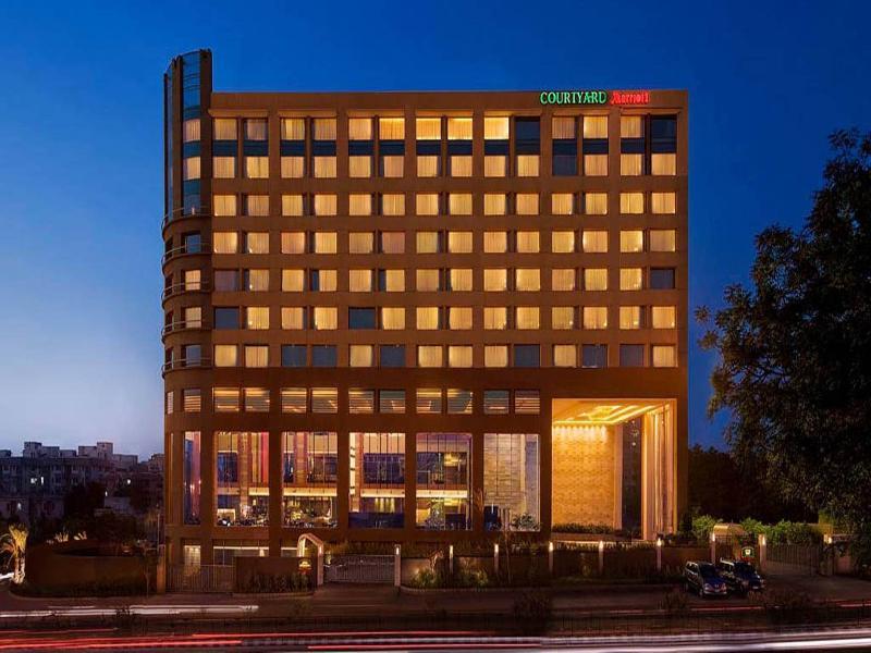 Courtyard By Marriott Ahmedabad Hotel Exterior photo